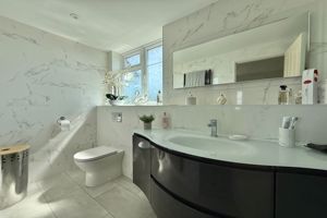 Re-styled Ensuite Shower- click for photo gallery